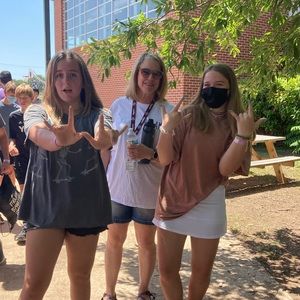 Meet your Posher, Violeta